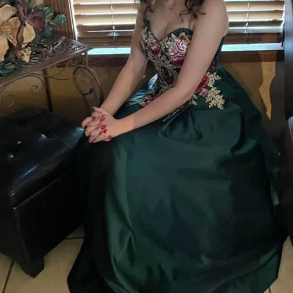 Blondie Nites Prom Dress - Picture 2 of 4